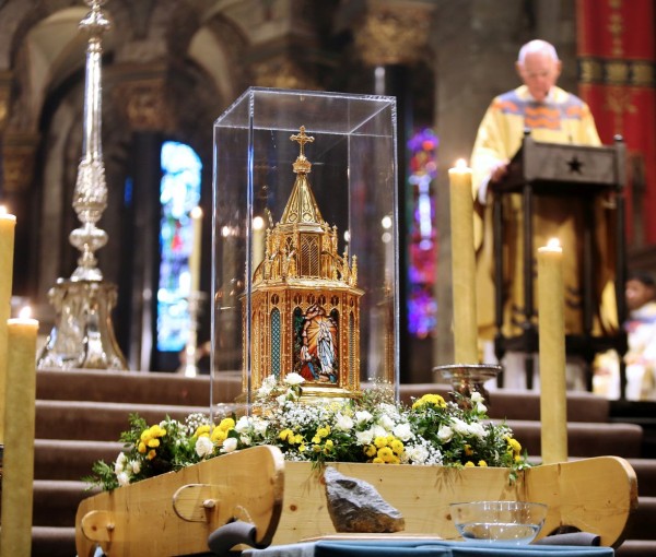 FOTOVERSLAG Start rondgang reliek heilige Bernadette in Nederland