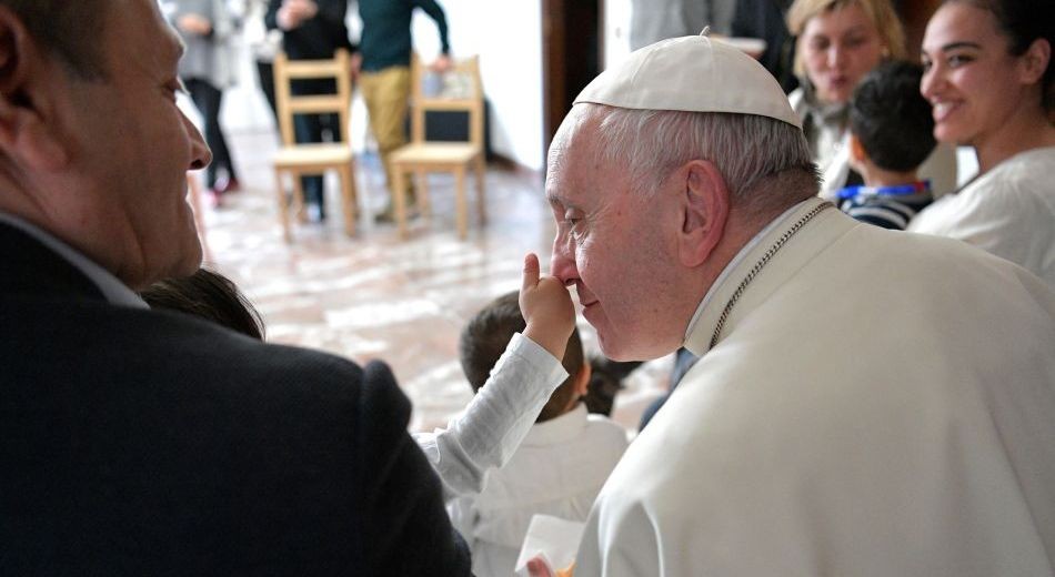 Paus Franciscus verrast met een bezoek