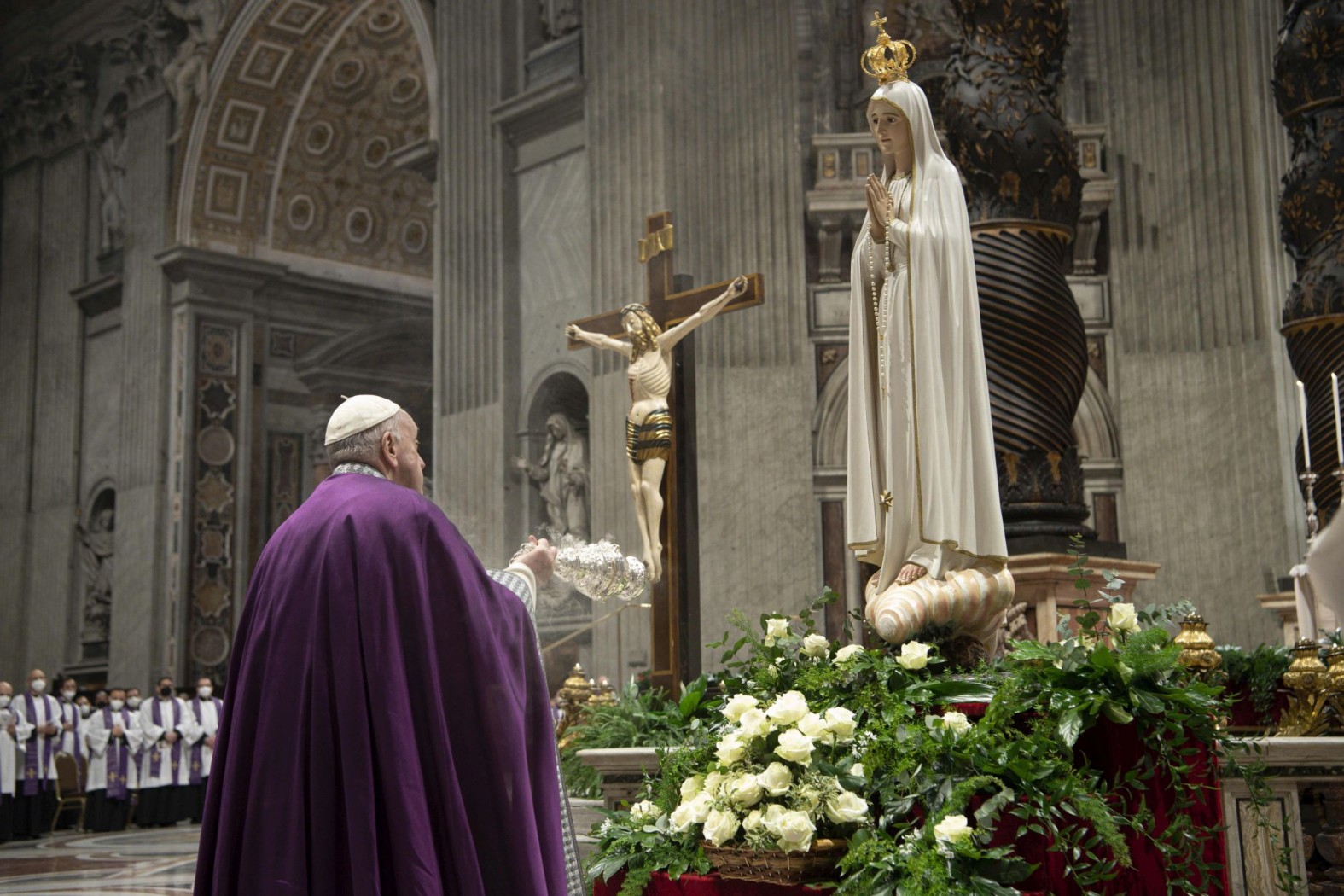 Paus wijdt Oekraïense en Russische volk toe aan Maria