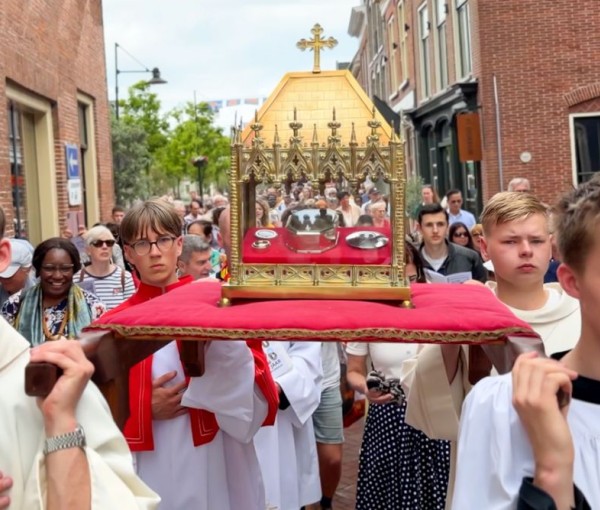 “De Kerk leeft” | 100ste Bonifatiusbedevaart in Dokkum
