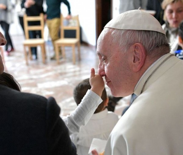 Paus Franciscus verrast met een bezoek