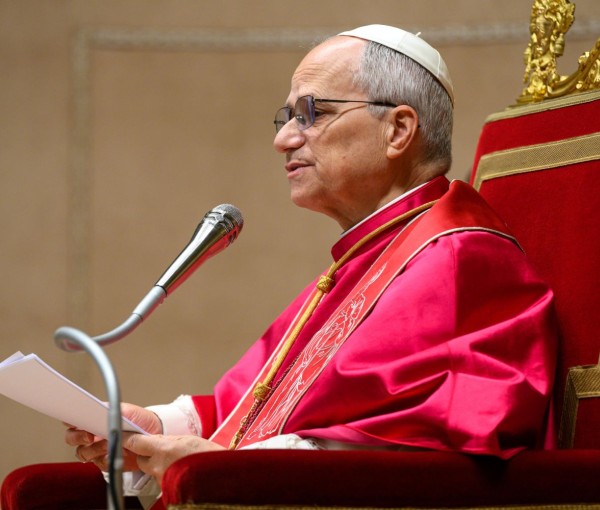 Paus Leo XIV roept op tot diplomatie en dialoog