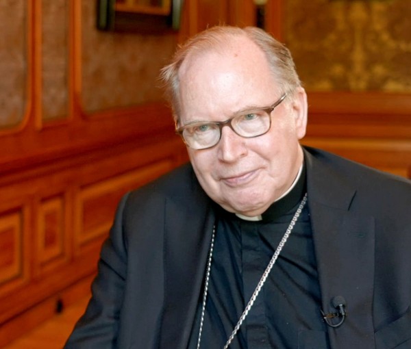 “Ik zie eindelijk weer groei in de Kerk” | Kardinaal Eijk over geloof en jongeren