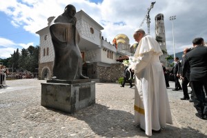 Paus Franciscus bezoekt geboorteplaats heilige Moeder Teresa