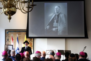 Yad Vashem onderscheiding voor kardinaal De Jong